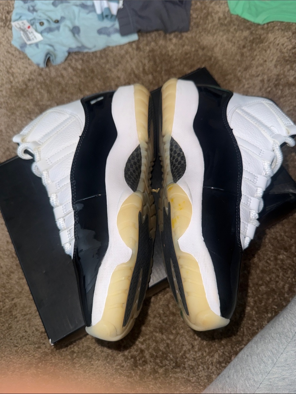 Nike White and Black Low-Top Patent Leather Sneakers - Picture 3 of 4